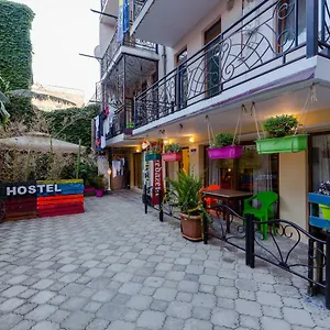 https://hostel-surf.batumihotels.net